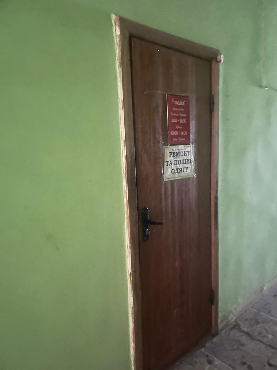 Аукціон не відбувся. Оренда нерухомого майна, що належить АТ «КОМІНВЕСТБАНК», а саме: частина нежитлового приміщення №14 (за планом технічного паспорту) загальною площею 8,30 кв.м., розташованого на 2-му поверсі будівлі будинку побуту, що знаходиться за адресою: Закарпатська область, Великоберезнянський р., смт. Великий Березний, вул. Шевченка, будинок 45