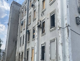 1/2 будинку, загальною площею 1 493,5 кв.м, за адресою: Донецька обл., м. Покровськ (був. Красноармійськ), вулиця Шибанкова, будинок 1-а. Реєстраційний номер об`єкту нерухомого майна: 3244608814160. Інвентарний № 94185. Основні засоби у кількості 166 одиниць