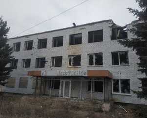 1/3 частка адміністративно-побутової будівлі, загальною площею 353,9 кв.м, за адресою: Донецька обл., Мар`їнський р., м. Мар`їнка, проспект Дружби (був. проспект Ворошилова), будинок 34-а. Реєстраційний номер об`єкту нерухомого майна: 8296424. Інвентарний № 90843. Гараж і розвантажувальний бокс, загальною площею 129,4 кв.м, за адресою: Донецька обл., Мар`їнський р., м. Мар`їнка, проспект Дружби (був. проспект Ворошилова), будинок 34-б. Реєстраційний номер об`єкту нерухомого майна: 8296752. Інвентарний № 90844. Основні засоби у кількості 58 шт