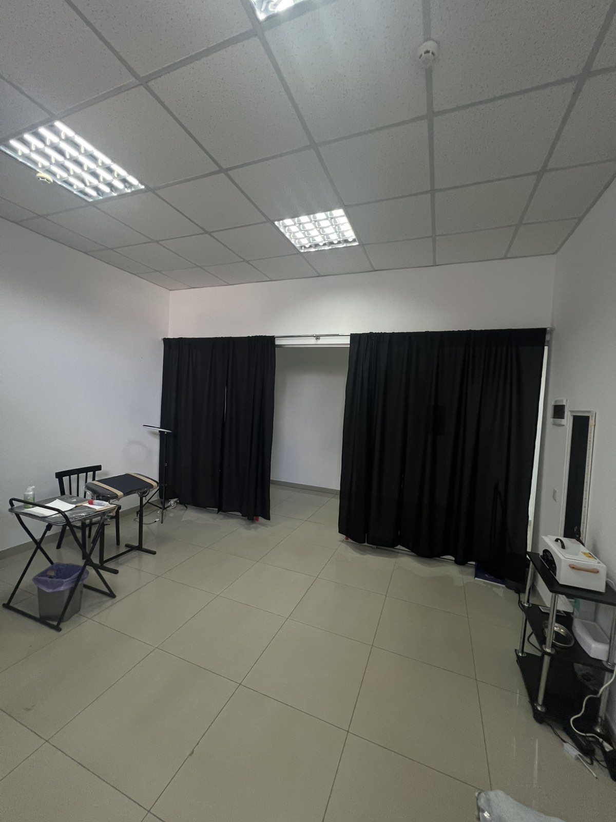 Аукціон завершено. Договір підписано. Оренда нерухомого майна, що належить АТ «КОМІНВЕСТБАНК», а саме: частина нежитлового приміщення №37 (за планом технічного паспорту) загальною площею 16,90 кв.м., розташованого на 2-му поверсі будівлі, що знаходиться за адресою: Закарпатська область, м. Хуст, вулиця Карпатської Січі, будинок 39, приміщення б\н