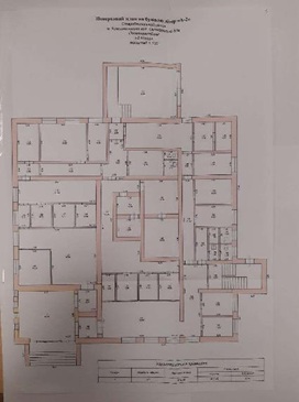 5868/10000 часток будівлі (загальною площею 962,5 кв. м) Старобешівського відділення акціонерного комерційного промислово-інвестиційного банка України (літ. А-2), що становить 564,80 кв. м, та надвірні споруди - гаражі (літ. Б), загальною площею 80,30 кв.м, та туалет (літ. В), загальною площею 5,90 кв. м, за адресою: Донецька обл., м. Кальміуське (Комсомольське), вулиця Октябрьська, будинок 54 а. Реєстраційний номер майна: 35709589 (інвентарні №№ 104136, 104142 та 104143). Основні засоби у кількості 2 одиниці