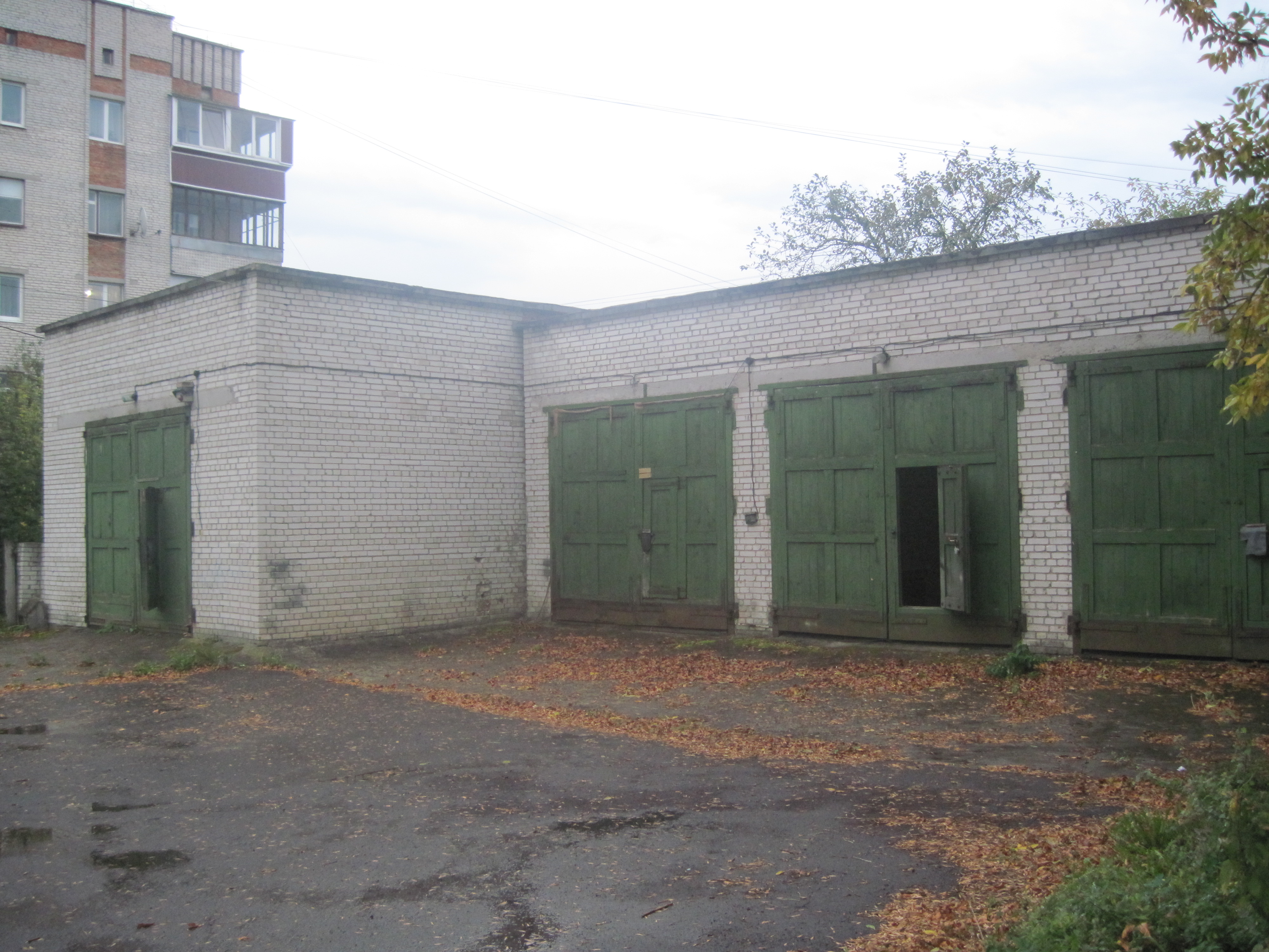 Аукціон завершено. Договір підписано.  Оренда нерухомого майна, що належить ПАТ «ПРОМІНВЕСТБАНК», а саме: гараж, площею 135,9 кв. м за адресою: Львівська обл., м. Червоноград, вулиця Хмельницького Б., будинок 18.