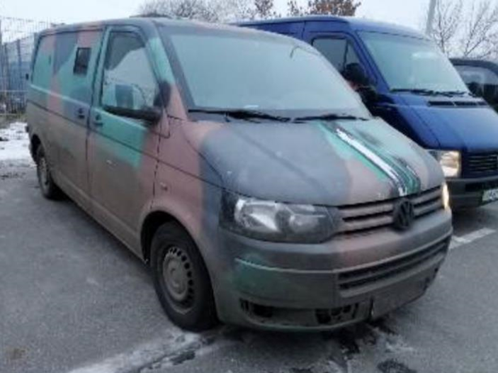 Автомобіль - фургон малотоннажний оперативний VOLKSWAGEN TRANSPORTER,  2013 р.в., колір  білий (згідно свідоцтва про реєстрацію) та ``мілітарі`` (чорний та зелений плямистий камуфляжний) – фактично, об’єм двигуна 1968 см. куб, вид палива – дизель, номер кузова: WV1ZZZ7HZDX011735, номер державної реєстрації: АА0758МХ