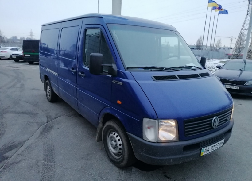 Автомобіль - вантажний фургон, марки VOLKSWAGEN LT 35, 2006р.в., колір синій, об’єм двигуна 2461 см. куб, вид палива – дизель, номер кузова: WV1ZZZ2DZ6H032059, номер державної реєстрації: АА8213ВМ