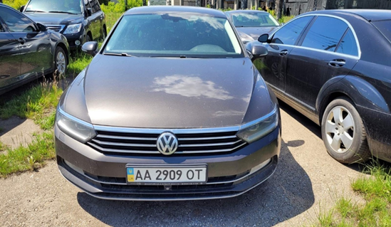 Автомобіль VOLKSWAGEN PASSAT 2015 р.в., колір коричневий, об’єм двигуна 1798 см. куб, номер кузова: WVWZZZ3CZFE478390, номер державної реєстрації: АА2909ОТ