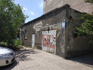 Банк (приміщення) (12/100 часток), загальною площею 778,90 кв.м, за адресою: Донецька обл., м. Маріуполь, вулиця Азовстальська за №19/1. Реєстровий №321 в реєстровій книзі №1. Інвентарний № 105633. Основні засоби у кількості 7 одиниць