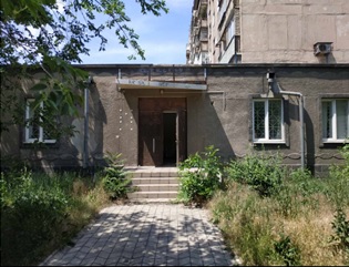 Банк (приміщення) (12/100 часток), загальною площею 778,90 кв.м, за адресою: Донецька обл., м. Маріуполь, вулиця Азовстальська за №19/1. Реєстровий №321 в реєстровій книзі №1. Інвентарний № 105633. Основні засоби у кількості 7 одиниць