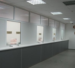 Будівля філії ``Відділення Промінвестбанку у м. Харцизьку Донецької області``, загальною площею 3 031,44 кв.м, за адресою: Донецька обл., м. Харцизьк, вулиця Жовтнева (Октябрьская), будинок 68. Реєстраційний номер об`єкту нерухомого майна: 9038914. Інвентарний № 95087. Бокси, загальною площею 109,00 кв.м, за адресою: Донецька обл., м. Харцизьк, вулиця Жовтнева (Октябрьская), будинок 68. Реєстраційний номер об`єкту нерухомого майна: 9038914. Інвентарний № 95088. Основні засоби у кількості 36 одиниць