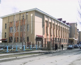 Будівля філії ``Відділення Промінвестбанку у м. Харцизьку Донецької області``, загальною площею 3 031,44 кв.м, за адресою: Донецька обл., м. Харцизьк, вулиця Жовтнева (Октябрьская), будинок 68. Реєстраційний номер об`єкту нерухомого майна: 9038914. Інвентарний № 95087. Бокси, загальною площею 109,00 кв.м, за адресою: Донецька обл., м. Харцизьк, вулиця Жовтнева (Октябрьская), будинок 68. Реєстраційний номер об`єкту нерухомого майна: 9038914. Інвентарний № 95088. Основні засоби у кількості 36 одиниць