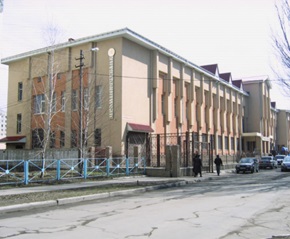Будівля філії ``Відділення Промінвестбанку у м. Харцизьку Донецької області``, загальною площею 3 031,44 кв.м, за адресою: Донецька обл., м. Харцизьк, вулиця Жовтнева (Октябрьская), будинок 68. Реєстраційний номер об`єкту нерухомого майна: 9038914. Інвентарний № 95087. Бокси, загальною площею 109,00 кв.м, за адресою: Донецька обл., м. Харцизьк, вулиця Жовтнева (Октябрьская), будинок 68. Реєстраційний номер об`єкту нерухомого майна: 9038914. Інвентарний № 95088. Основні засоби у кількості 36 одиниць