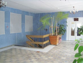 Будівля, загальною площею 1 231,7 кв. м, за адресою: Луганська обл., м. Хрустальний (Красний Луч), вулиця Ялтинська, 4 -``а``. Реєстровий номер 93 в реєстровій книзі №1. Інвентарний № 86457. Гараж, загальною площею 211,7 кв. м, за адресою: Луганська обл., м. Хрустальний (Красний Луч), вулиця Ялтинська, 4 -``а``. Реєстровий номер 93 в реєстровій книзі №1. Інвентарний № 86458. Земельна ділянка, площею 0,1837 га (кадастровий номер 4411600000:08:014:0001), за адресою: Луганська обл., м. Хрустальний (Красний Луч), вулиця Ялтинська, 4 -а. Цільове призначення - для комерційного використання (розміщення та обслуговування будівлі філії ``Відділення Промінвестбанку в м. Красний Луч Луганської області ``). Інвентарний номер 86463. Основні засоби у кількості 38 шт