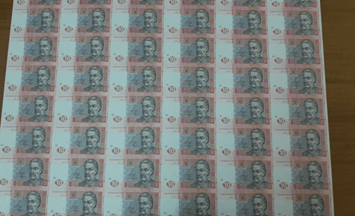Цілий аркуш друкованих банкнот гривні номіналом 10 грн. (60 банкнот), 2015 рік випуску, зразок 2004 року, у кількості 44 шт.