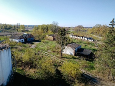 Комплекс (комплекс нафтобази), загальною площею 1 260,60 кв.м, за адресою: Полтавська обл., Миргородський р. (до перейменування Лохвицький р.), с.Піски, вулиця Довженка, будинок 1. Реєстраційний номер об’єкта нерухомого майна: 900819753226.  Інвентарний № 10055. Право вимоги за кредитним договором КЛ-149872/1-980, що укладений з суб’єктом господарювання