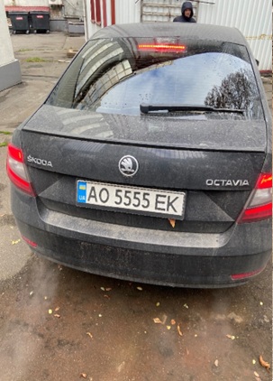 Легковий автомобіль марки SKODA, модель OCTAVIA A7, ХЕТЧБЕК-В, чорного кольору, рік випуску 2017, номер державної реєстрації АО5555ЕК, номер кузова TMBCD9NE8JB007990