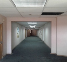 Нежиле приміщення, загальною площею 1 745,0 кв.м, за адресою: Донецька обл., м. Маріуполь, вулиця Громової, будинок 67. Реєстраційний номер об`єкту нерухомого майна: 432744. Інвентарний № 104286. Гаражі, загальною площею 92,6 кв.м, за адресою: Донецька обл., м. Маріуполь, вулиця Громової, будинок 67. Реєстровий номер 924 в реєстровій книзі №2. Інвентарний № 104280. Основні засоби у кількості 5 одиниць