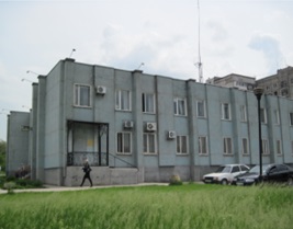 Нежитлова будівля , будинок банку, загальною площею 1 994,90 кв. м, за адресою: Луганська обл., м. Алчевськ, вулиця Леніна, 44. Реєстраційний номер 301382 (номер запису 141 в книзі 1). Інвентарний № 83779. Будівлі гаражів, загальною площею 224,2 кв. м, за адресою: Луганська обл., м. Алчевськ, вулиця Леніна, 44 а. Реєстровий номер 203 в реєстровій книзі 1). Інвентарний № 83748. Основні засоби у кількості 234 шт