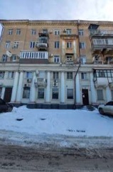 Нежитлове приміщення загальною площею 140,8 кв.м. в житловому будинку літ. А-5 на першому поверсі нежитлове приміщення № 117 поз. 1-20, ганок літ. а, що розташоване за адресою: Дніпропетровська обл., м. Дніпро, вулиця Мостова (Кіровський район), будинок 2, приміщення 117, РНОНМ 5929812101. Основні засоби в кількості 68 одиниць