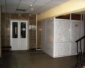 Нежитлові будівлі: будівля банку (2 А), загальною площею 1 275,2 кв. м, та гараж (1 Б), загальною площею 85,8 кв.м, за адресою: Донецька обл., м. Макіївка, вулиця Полтавська, будинок б/н. Реєстраційний номер об’єкта нерухомого майна: 20613910. Інвентарний № 95251. Основні засоби у кількості 9 одиниць