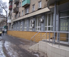 Приміщення, загальною площею 971,2 кв. м, у підвалі та на І-му поверсі житлового будинку літ. А-5, за адресою: Донецька обл., м. Донецьк, вулиця Університетська, будинок 83. Реєстраційний номер об`єкту нерухомого майна: 19773835. Інвентарний № 94973. Основні засоби у кількості 402 шт