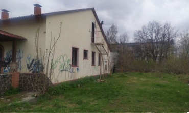 Пул активів, а саме: Нежитлова будівля літ. ``А-1``, загальною площею 310,6 кв.м., та надвірні будівлі: котельня літ. ``Б-1``, колодязі № 1,2,3,4, що розташоване  за адресою: Харківська обл., Зміївський р., с. Бірки, вулиця Центральна, будинок 3б, РНОНМ 1990703063217, 1/2 частки у праві власності на нежитлові приміщення 1-го поверху № 36-:-39, 36а площею 42,4 кв.м. в літ. ``А-5``, що розташоване  за адресою: Харківська обл., м. Харків, вулиця Ярослава Мудрого, будинок 30/32, РНОНМ 223523463101, Основні засоби в кількості 5 одиниць, Нежитлове приміщення цокольного поверху № 26 в житловому будинку літ. ``А-9`` загальною площею 89.1 кв.м., що знаходяться за адресою: Харківська обл., м. Харків, вулиця Стуса Василя, будинок 21, РНОНМ 479276563101, Основні засоби в кількості 5 одиниць, Нежитлові приміщення 3-го пов. №І,ІІ,1-:-6 в літ.``Е-4``, загальною площею 473,9 кв.м., що розташоване за адресою: Харківська обл., м. Харків, вулиця Драгомирівська, будинок 10, РНОНМ 2497757863120, Основні засоби в кількості 310 одиниць, Основні засоби в кількості 370 одиниць, Нежитлові будівлі (комплекс)  загальною площею 38207,96 кв.м. , що розташовані за адресою: Харківська обл., Красноградський р., м. Красноград, вулиця Українська, будинок 162, РНОНМ 2530706063060, Рухоме майно в кількості 98 позицій, що знаходиться за адресою: Харківська обл., Красноградський р., м. Красноград, вулиця Українська, будинок 162, Житловий будинок загальною площею 200,9 кв.м., житловою площею 86,4 кв.м. з нежитловими будівлями (цех по виготовленню спеціальних запірно-пломбувальних пристроїв) загальною площею 391,2 кв.м., які розташовані за адресою: Полтавська область, Полтавський район, с. Шили, вул. Садова (раніше вул. Радянська), 10, РНОНМ 2753701753080, Земельна ділянка площею 0,02 га, кадастровий номер 5324083509:09:002:0079  за адресою: Полтавська область, Полтавський район, село Шили, вулиця Садова (попередня назва: вул. Радянська), 10, РНОНМ 2753723353240, Земельна ділянка площею 0,23 га, кадастровий номер 5324083509:09:002:0080  за адресою: Полтавська область, Полтавський район, село Шили, вулиця Садова (попередня назва: вул. Радянська), 10, РНОНМ 2753738553240, Нежитлове приміщення, відділення банку загальною площею 320,0 кв.м., за адресою: Харківська обл., Вовчанський р., м. Вовчанськ, вулиця Соборна (колишня Леніна), будинок 87, РНОНМ 572354363216, Основні засоби в кількості 192 одиниці, Нежиле приміщення загальною площею 219,3 кв.м., за адресою: Херсонська обл., м. Нова Каховка, проспект Перемоги, 3``б``/1, РНМ 25245841, Основні засоби в кількості 206 одиниць, Нежитлове приміщення  загальною площею 98,3 кв.м., що розташоване за адресою: Харківська обл., м. Куп`янськ, вулиця  Люксембург Рози, будинок 1, приміщення 85-96, РНОНМ 600029363107, Основні засоби в кількості 67 од., що знаходяться в м. Куп`янськ, вулиця  Люксембург Рози, будинок 1, Основні засоби в кількості 128 одиниць в м. Бахмут. Права вимоги за кредитними договорами 26-295ПВ/2008 та 87/2007 що укладені з фізичними особами.