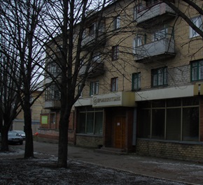 Вбудоване приміщення, загальною площею 271,00 кв. м, за адресою: Донецька обл., м. Макіївка, вулиця Малиновського, будинок 38/2. Реєстровий номер 259 в реєстровій книзі №2. Інвентарний № 95262. Основні засоби у кількості 12 шт