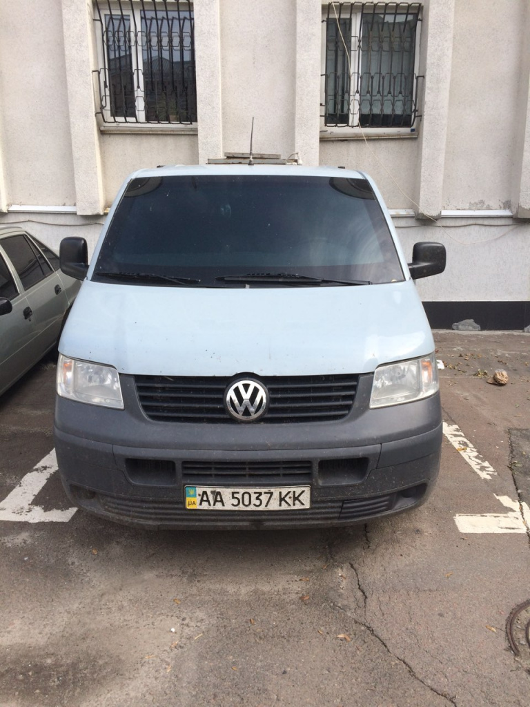 Автомобіль Volkswagen Transporter , держ ном №АА5037КК, 2008 року вип, номер шасі WV1ZZZ7HZ8H125033, об"єм двигуна 2,5,тип пальн:дизель.осн.зас.45 од,бланки цінних паперів 2732 шт,осн.зас.40 од.(зона АТО),блан сув.обл.в зоні АТО у кількості 8780 шт