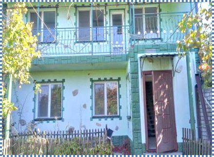 Домоволодіння, що склад із житлового будинку загал. площею  64,7 кв.м. та земельної ділянки загальною площею 0,0860 га, що знаходиться за адресою: Одеська обл., Овідіопольський р-н, с. Мізікевича, ж/м "Червоний Хутір", вул.Мигдальна,35, та осн.зас. 6 один