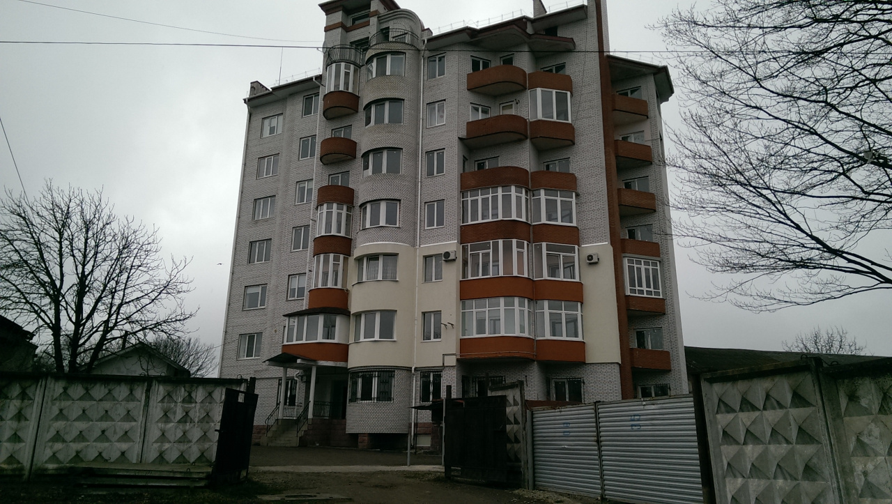Нежитл.приміщення №1 заг.площею 184,8 кв.м. та №17 заг.площею 2,2 кв.м. (підвальні приміщення), що розташовані за адресою: Івано-Франківська область, Городенківський р., м. Городенка, вул.Затишна, буд.5г.  Осн. засоби (2 Банкомати та Підігрівач).