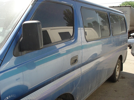 Мікроавтобус пасажирський NISSAN URVAN, рік випуску 2007, номер кузова, шасі JN6GE54S77X420927, державний номер АА3775ТС та основні засоби у кількості 17 шт. 