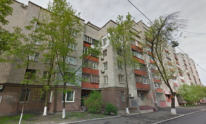 Чотирикімнатна квартира загальною площею 82,30 кв.м., що знаходиться за адресою: м. Київ, вул. Межигірська, 25, кв. № 115, та основні засоби у загальній кількості 501 одиниця