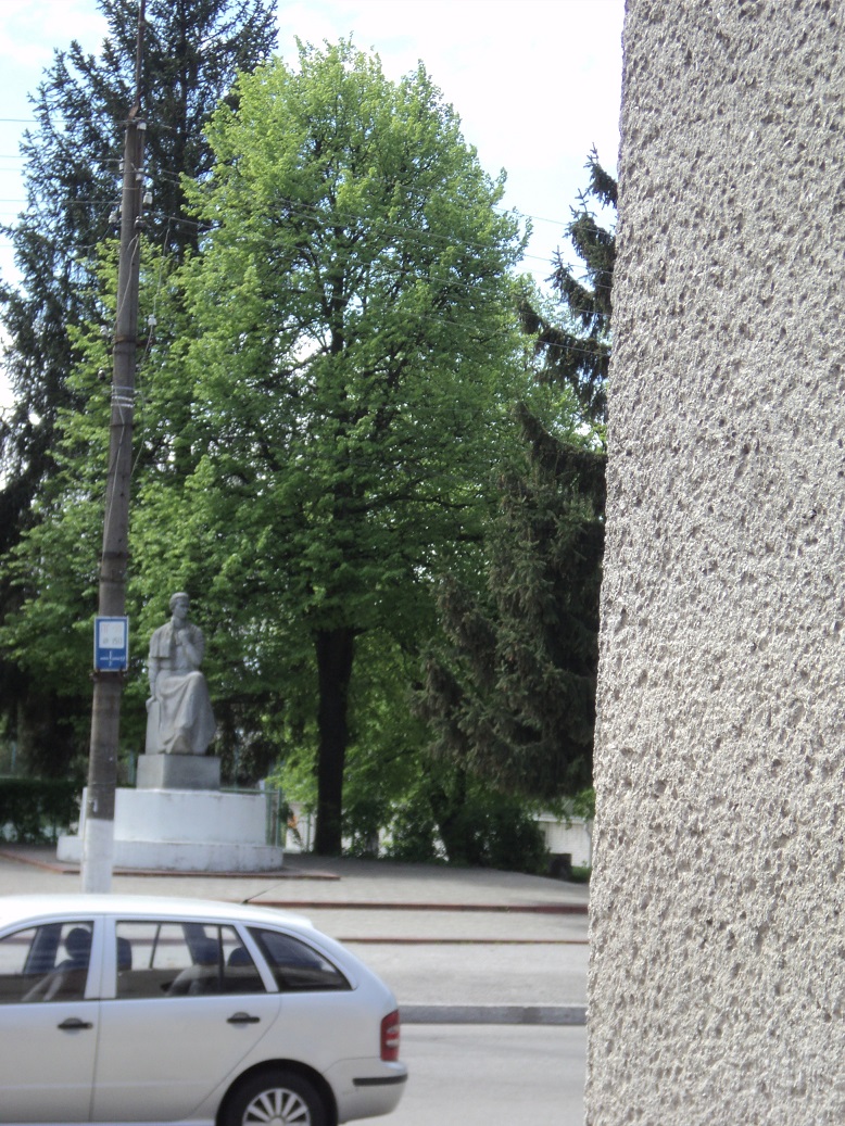 Нежиле приміщення заг.пл. 498,7 кв.м. за адресою: Хмельницька обл., Полонський р-н., м.Полонне, вул.Українки Л. (колишня назва вулиця Леніна) буд.136 
