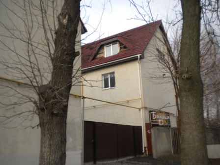 Нежитлова двоповерхова, загальною площею 536,3 кв.м, основні засоби - 5 од., за адресою: м. Черкаси, "Захисник" автокооператив, вул.Оборонна, 12, гараж №212, літера Б-2
